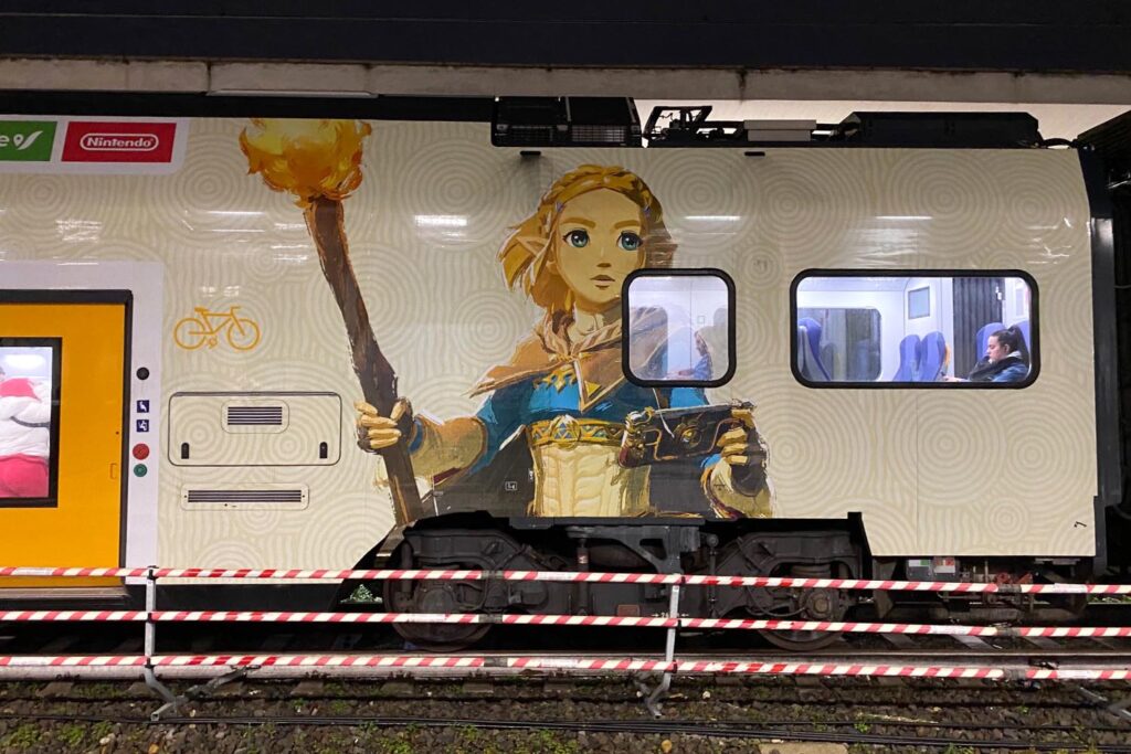 ローマで日立製「ゼルダの伝説」ラッピングの電車に大興奮！ いまさらながら本場で食べる「マリトッツォ」のお味は…？【みどり独乙通信】 | AUTO MESSE WEB（オートメッセウェブ） 〜クルマを文化する 〜