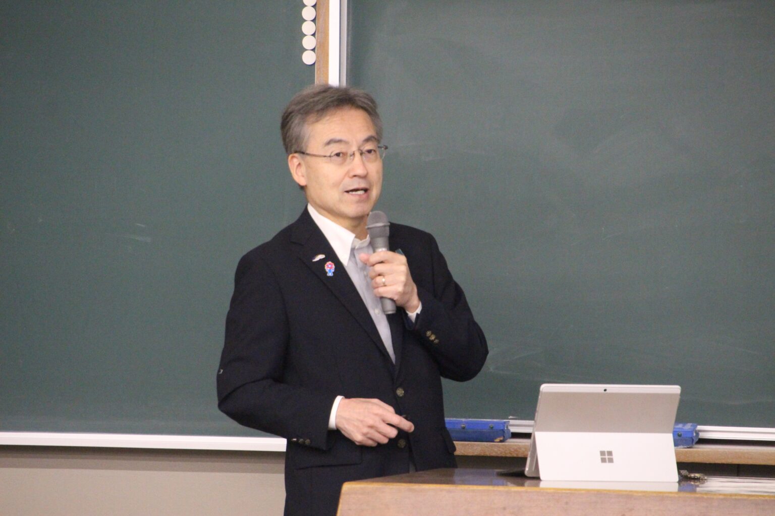 福井から日本を変える！杉本 達治 福井県知事を招いた授業が行われました｜ニュース一覧｜京都産業大学