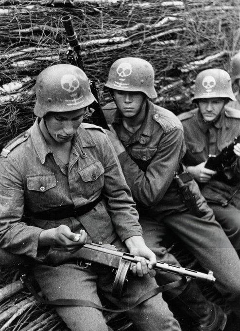 クロスポスト：1942年のレニングラードフロントのトレンチのフィンランド兵士