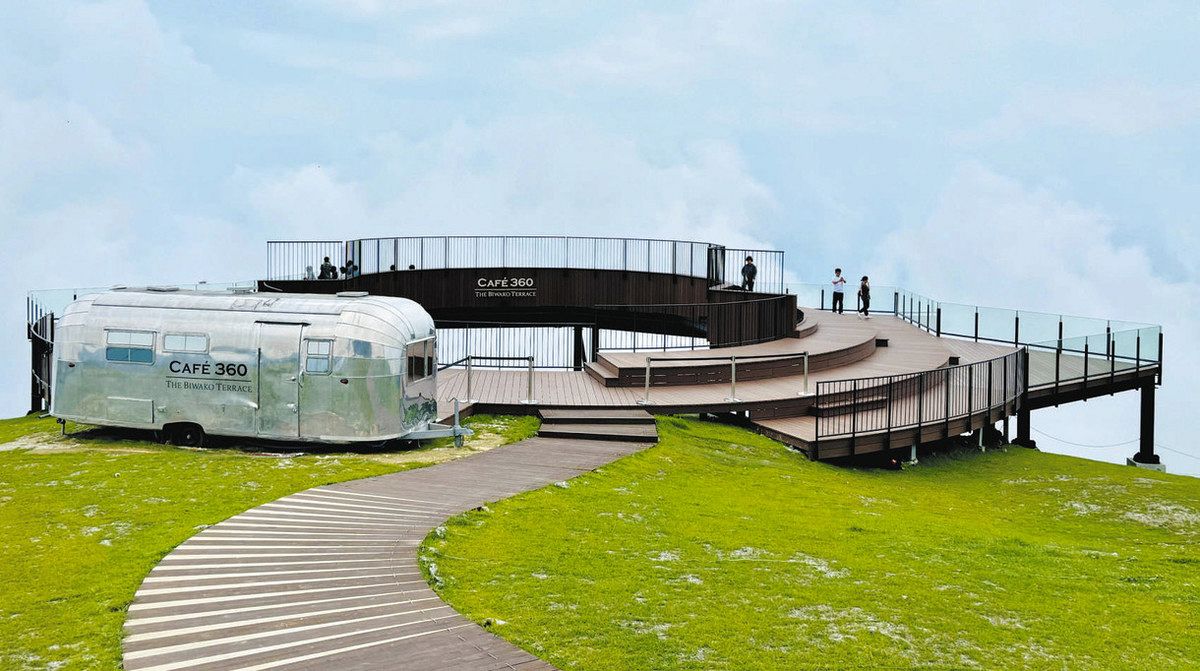 リニューアルした「びわ湖テラス　Café360」＝大津市のびわ湖バレイで　　
