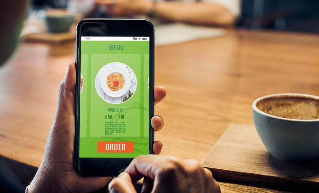 賛否両論ある“飲食店のスマホ注文” 通信料とバッテリー残量懸念の声「客にタダ乗り」 | AERA DIGITAL