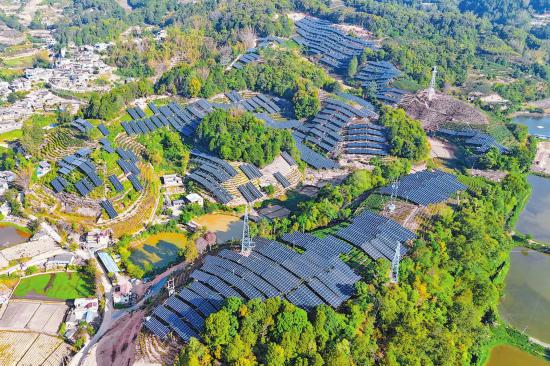 中国最大規模の「茶光補完」発電所が系統接続―雲南省