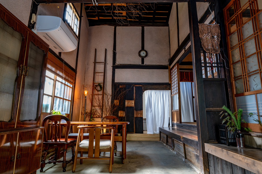 古民家カフェ「てとThé（てとて）」入口入ってすぐの画像