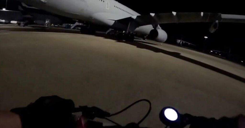 活動家が飛行前に基地に侵入するにつれて、RAFブライスノートン飛行機は損傷しました