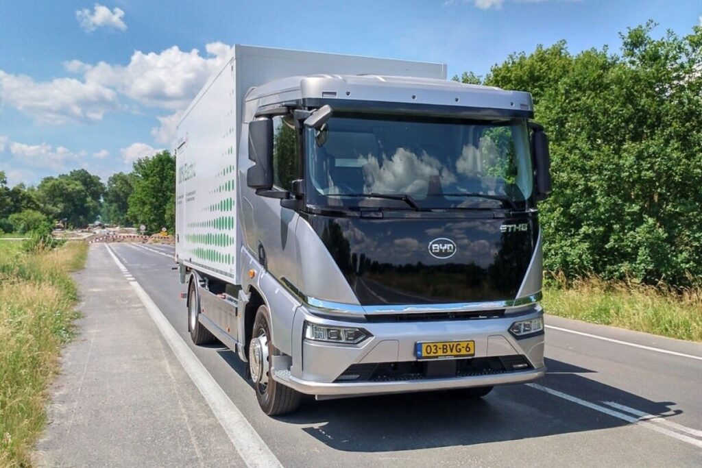 EVトラックの販売好調、ガソリン需要が減少―中国