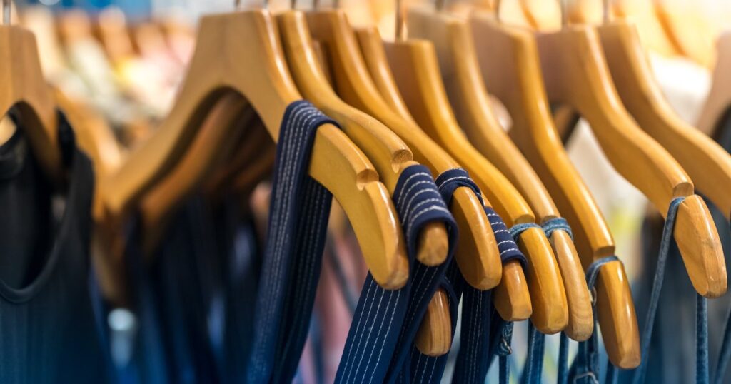 Italy: Fashion co. Valentino "culpably failed" to oversee suppliers for higher profits, court finds, after supply chain workers, incl. migrants, subjected to rights abuse; incl. co. comment