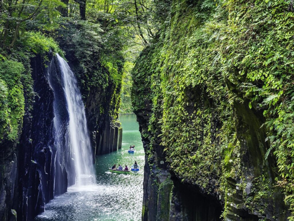 梅雨に行きたい「九州地方の絶景スポット」ランキング！ 2位は宮崎県の「高千穂峡」、1位は？ - All About ニュース