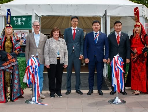 The "Mongolian Gallery" Exhibition Opens in Calgary City of Canada