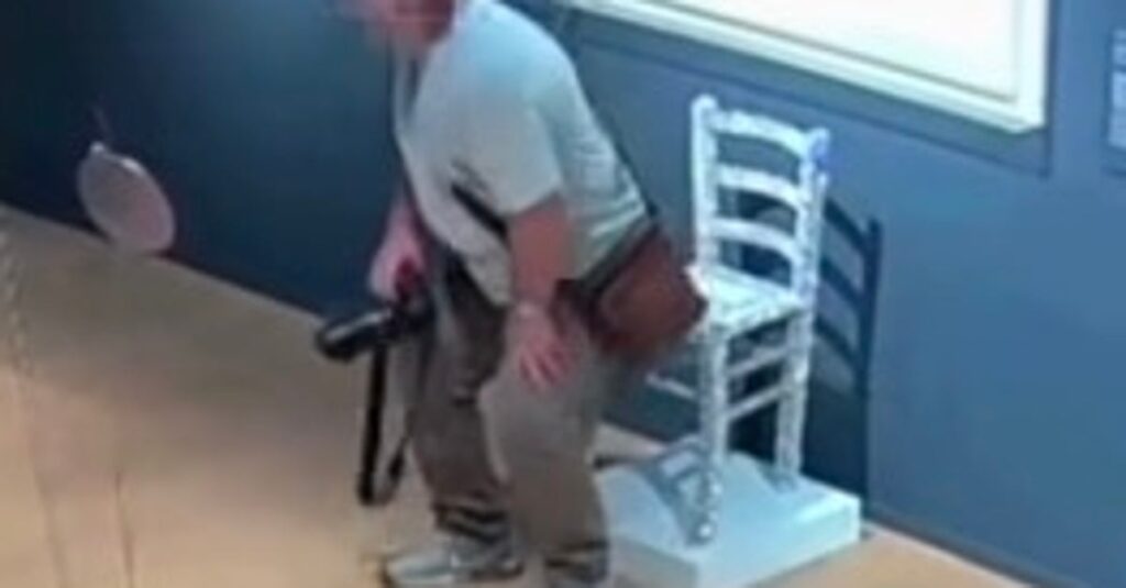 クリスタルの椅子が粉々に…。逃げた観光客の監視カメラ映像が公開される　イタリア・ヴェローナの美術館で | ハフポスト WORLD