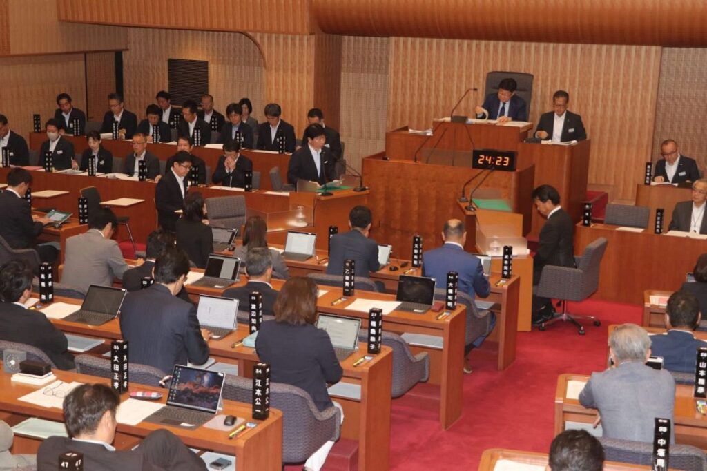 岡山市南区で発生した山林火災について住民らが参加する緑化活動を行う方針が示された６月定例岡山県議会一般質問