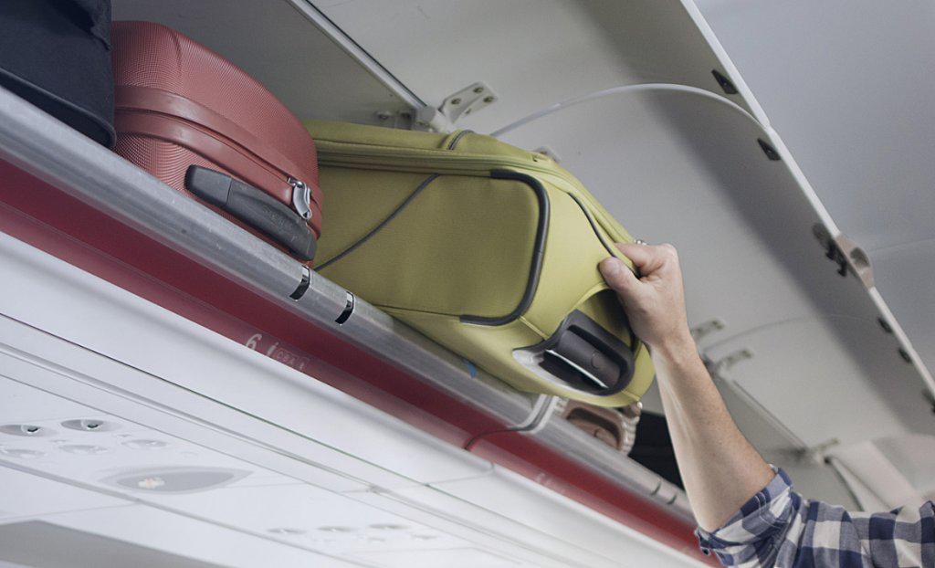 最大7 kgの手荷物無料 / EUは、航空会社への追加の手荷物課税を禁止しています