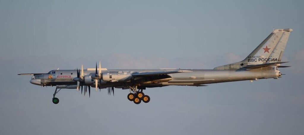 破壊されたロシアのTu-95ms爆撃機の3人は有名なヴォロネズ（RF-94132は、ロシア人の間で「そこに行くヴォロネズ」のミームで有名でした）、チェリャビンスク（RF-94257）、およびカゼルスク（RF-94120）でした。彼らはもはやウクライナの民間人に害をもたらすことはなく、したがって、ロシアの人々に喜びをもたらすでしょう。