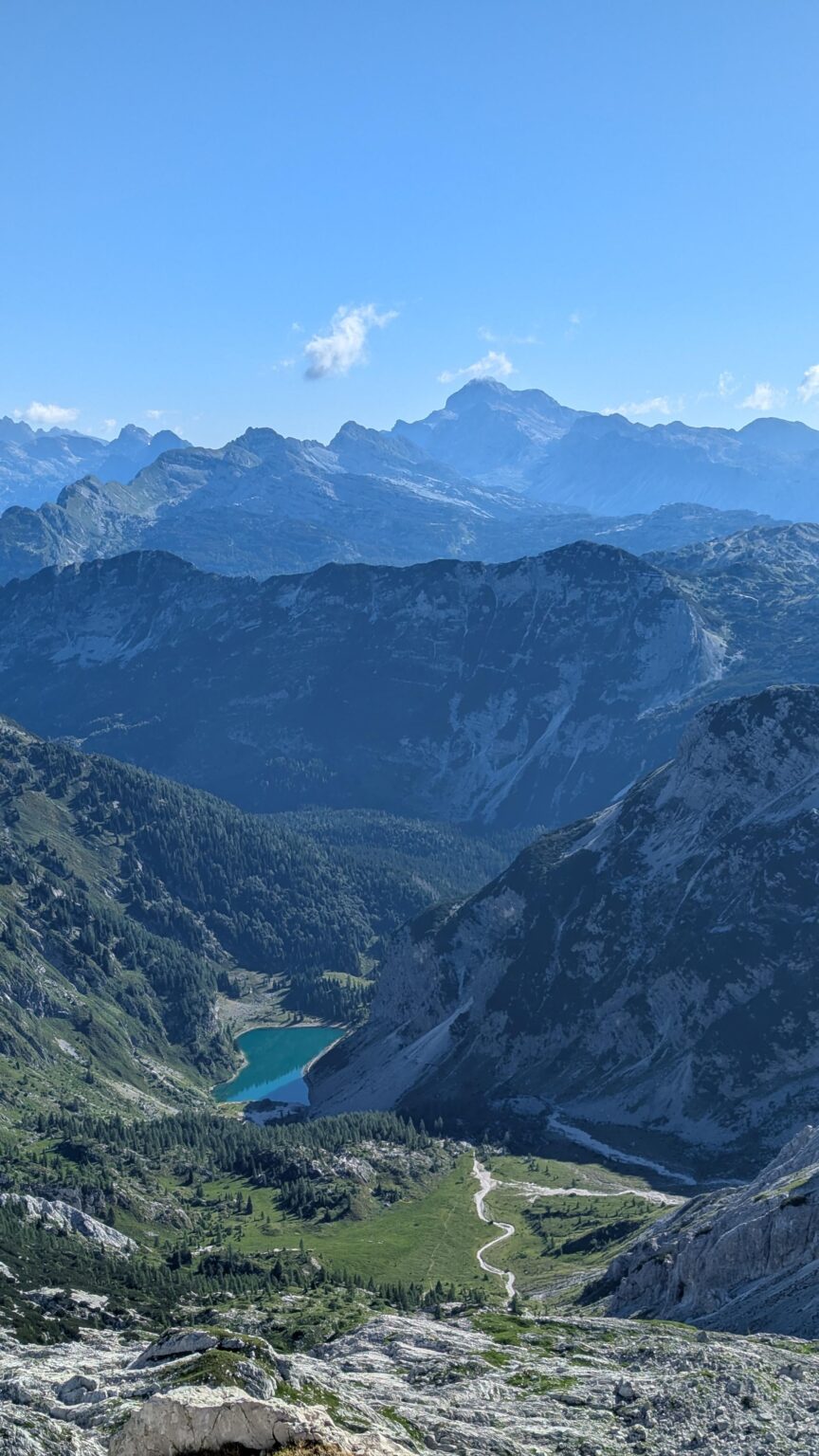 Krn LakeとTriglav