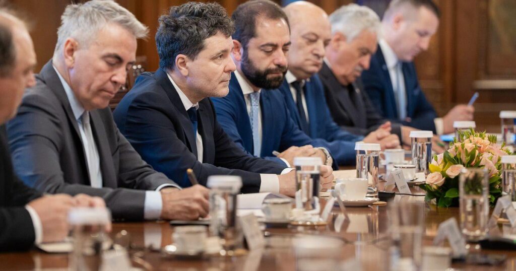 Nicușor DanはVATの成長に反対しています。それはグリンデアと港によってサポートされています。ボロジャンとフリッツは測定を嘆願します