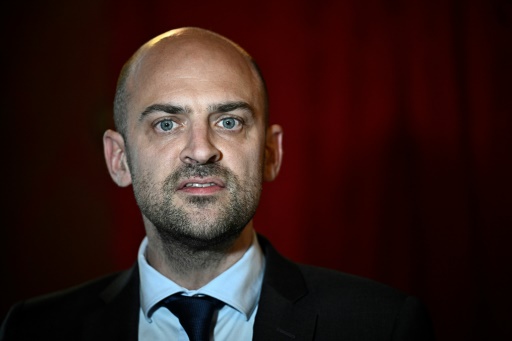 France says supports Harvard, welcomes foreign students