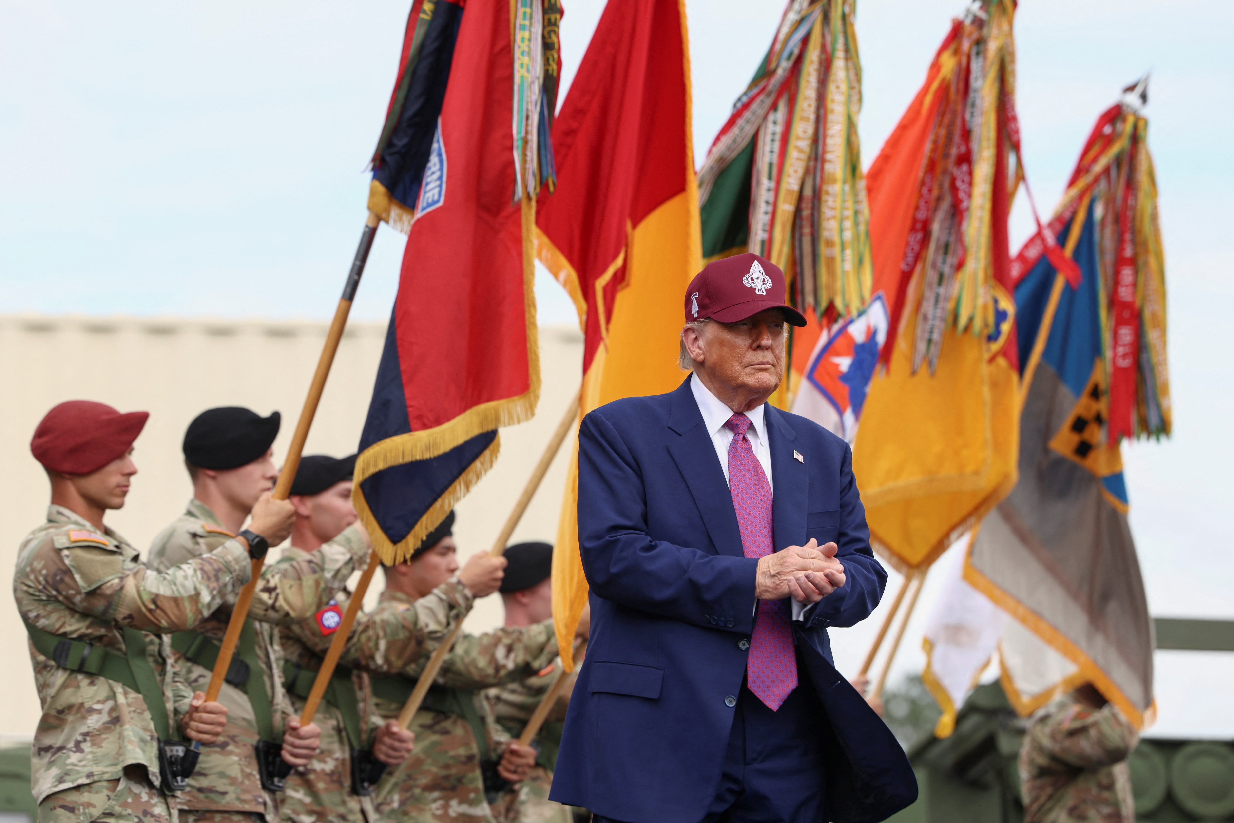 トランプ氏、陸軍基地で演説 「ロサンゼルスを解放する」