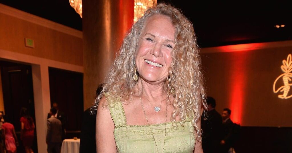 Walmart Heiress 'Anti-Trump Adは巨大なMaga Meltdownを点火します億万長者は、6月14日に人々が動員することを奨励するページ広告を取り出しました。