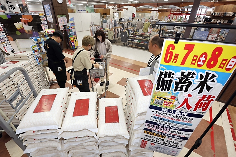 「安く買えてありがたい」5キロ2139円備蓄米、長野県のディスカウント店で販売始まる 開店前から行列|信濃毎日新聞デジタル 信州・長野県のニュースサイト – 信濃毎日新聞デジタル 「安く買えてありがたい」5キロ2139円備蓄米、長野県のディスカウント店で販売始まる 開店前から行列|信濃毎日新聞デジタル 信州・長野県のニュースサイト - 信濃毎日新聞デジタル