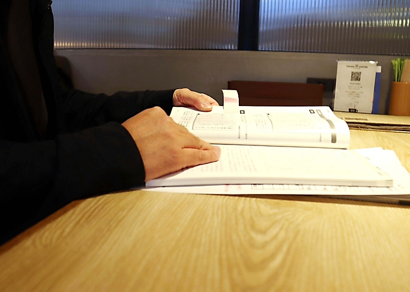 「1ヵ月で休めたのは４日間だけ」 長野県内の教育現場、忙しすぎる先生たちの実態｜信濃毎日新聞デジタル 信州・長野県のニュースサイト - 信濃毎日新聞デジタル