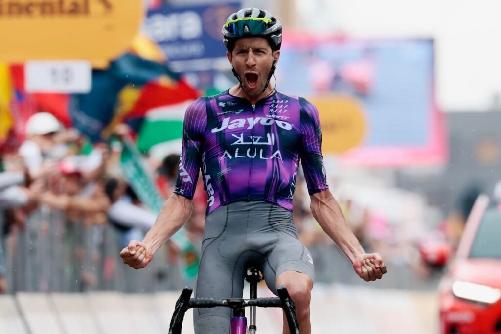 フィネストレ峠の伝説再び　S.イェーツが7年前の悪夢払拭し、劇的逆転でマリアローザ奪取　区間優勝はハーパー - ジロ・デ・イタリア2025第20ステージ | cyclowired