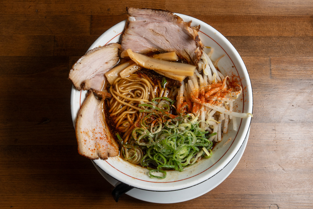 てっぺんのブラックラーメンの上からの画像