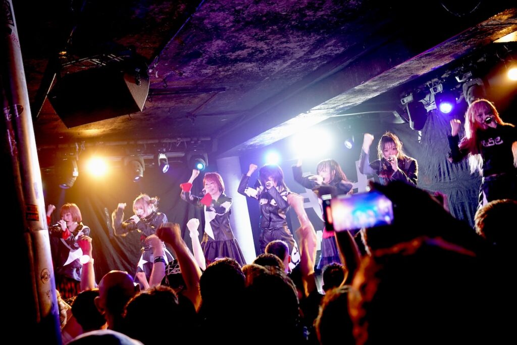 【現地レポ】WACK英国ロンドン公演初の2DAYS開催ーーWACKグループ3組が熱演した初日公演、ASPは9月にUKツアー開催へ - StoryWriter