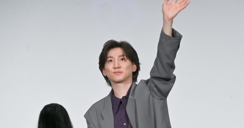 京本大我ら「見える子ちゃん」キャストの背後を黒髪の霊がうろうろ（写真15枚） - ナタリー