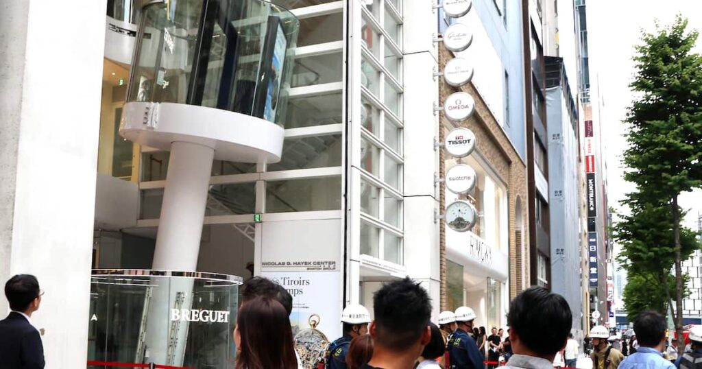 「エレベーターが倒れそう」 東京・銀座のビルで円形支柱が根元から傾く けが人なし - 産経ニュース