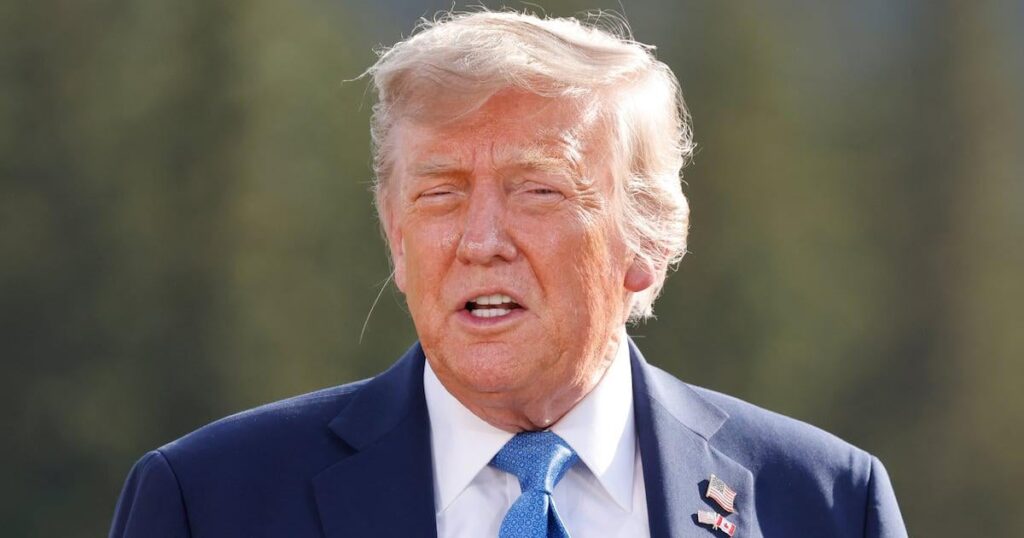 彼の失敗した2週間の締め切りのスーパーカットでタコ・トランプのCNNダンク