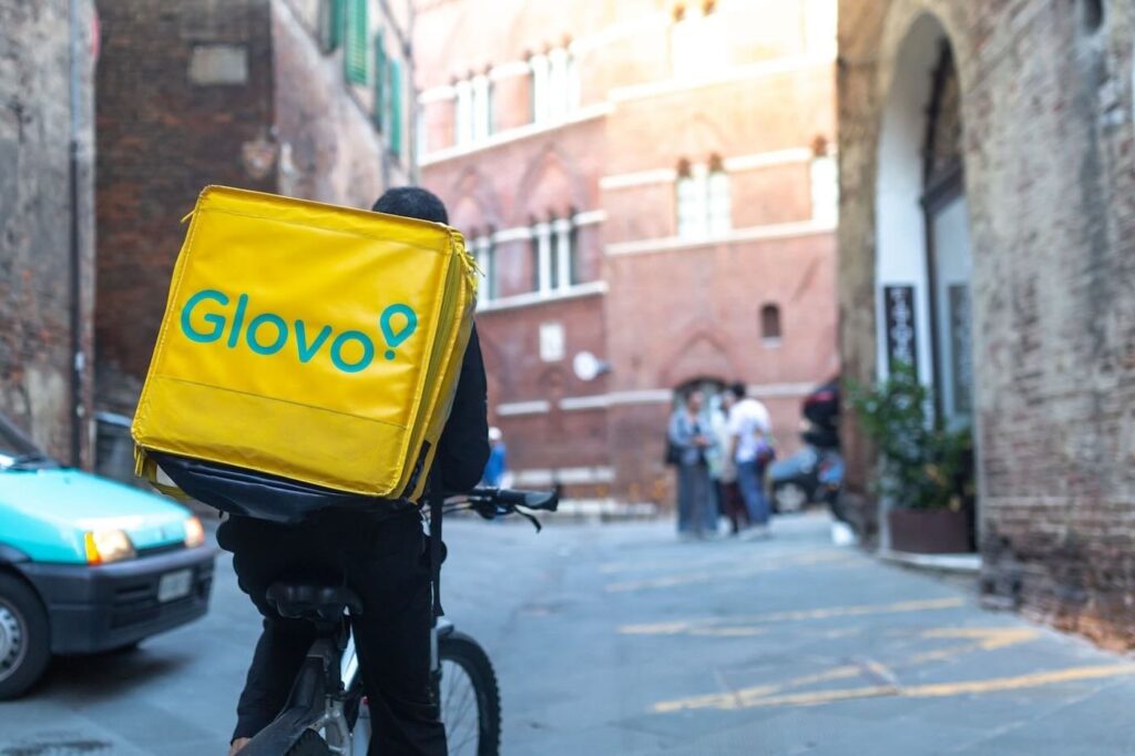GlovoとDelivery HeroのEU反トラストストの329百万の罰金：彼らは、WhatsAppで市場を分割し、従業員を盗まないように通信することで署名しました