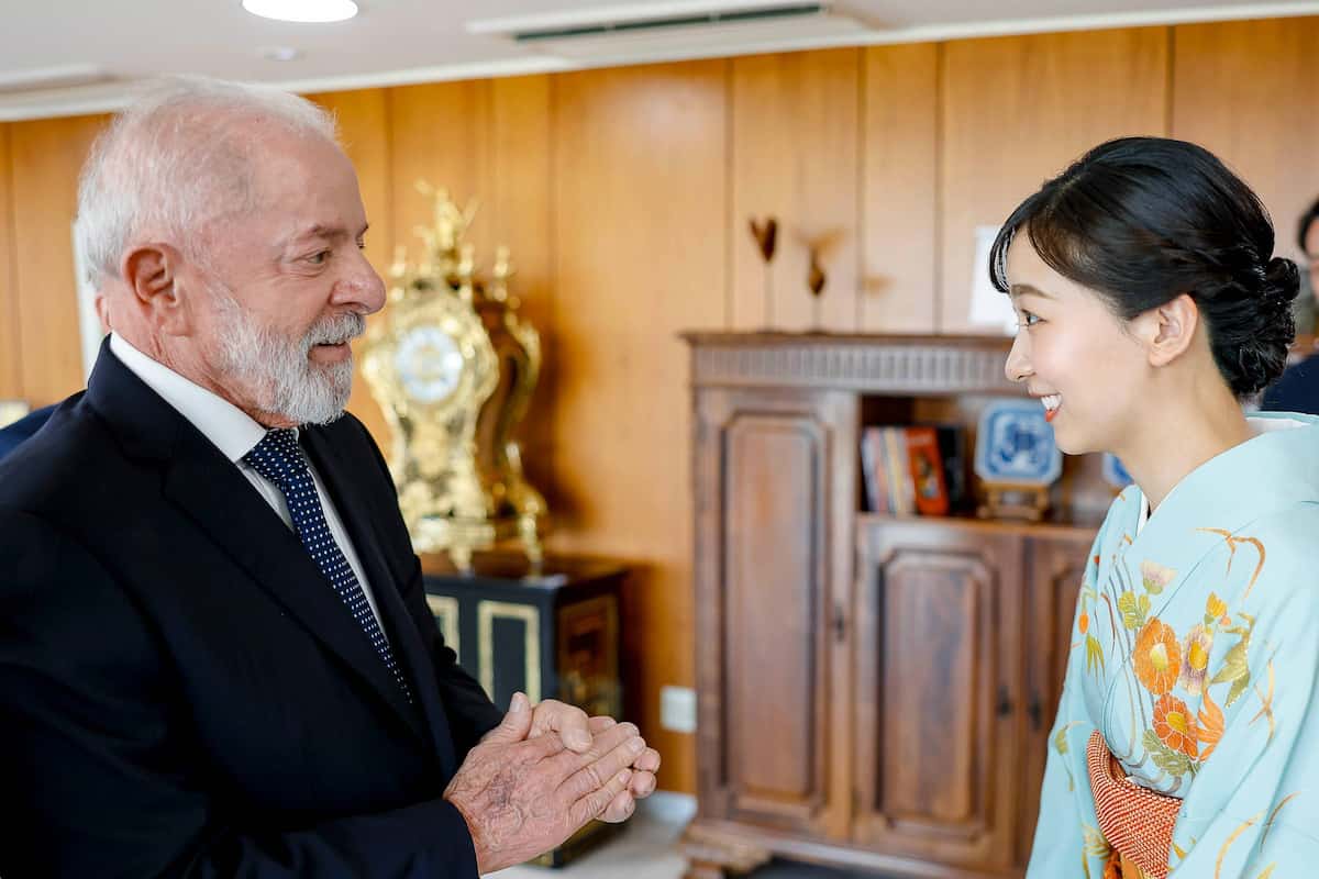 ブラジルのルラ大統領を表敬訪問される秋篠宮ご夫妻の次女、佳子さま＝11日午後、ブラジリア（ブラジル大統領府提供）