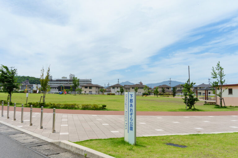 【下郡あおぞら公園】大きなグラウンド2面と芝生広場が魅力の公園│LOG OITA