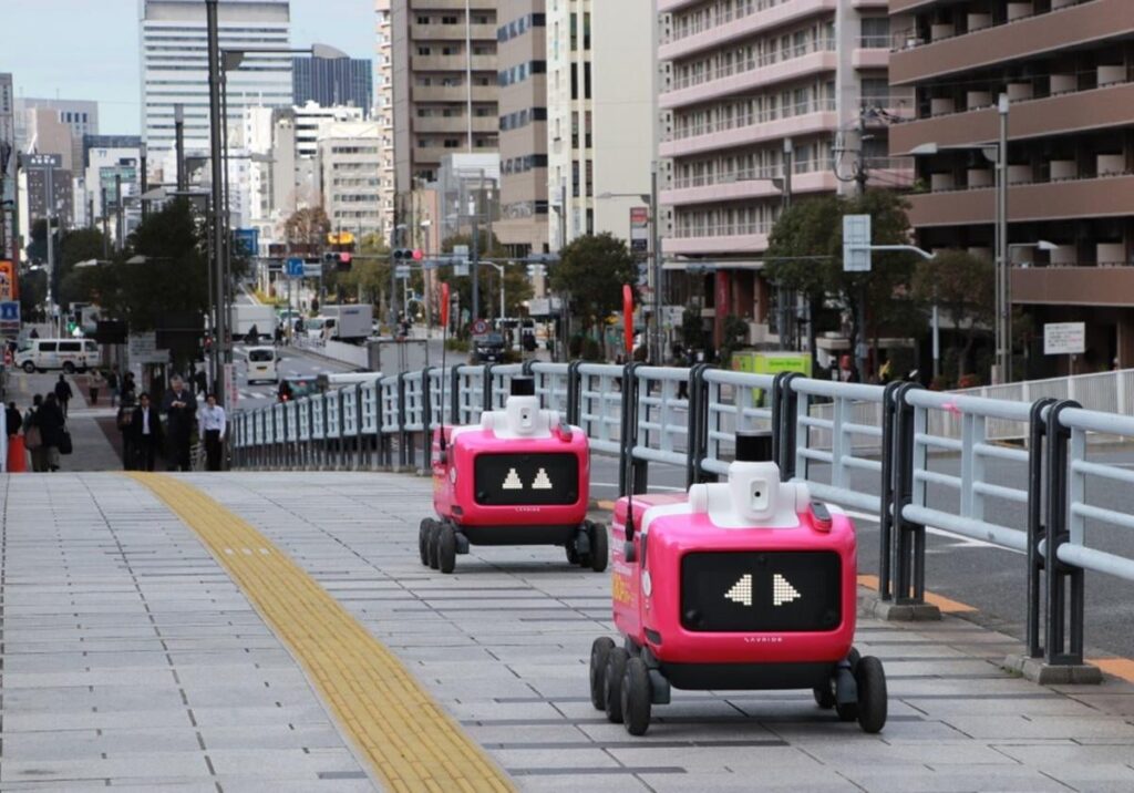スタバ・吉野家、実は無人ロボット配送をやっていた…楽天無人配送、生鮮食品や日用品も【先駆けて提供】