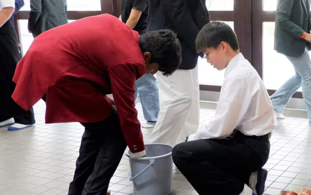 生徒が校舎を掃除する日本の学校にインドの生徒たち驚き 「だから街もきれいなんだ」 | JAPAN Forward JJX3EXZSYNL7LMHFVZOME7Z6LE