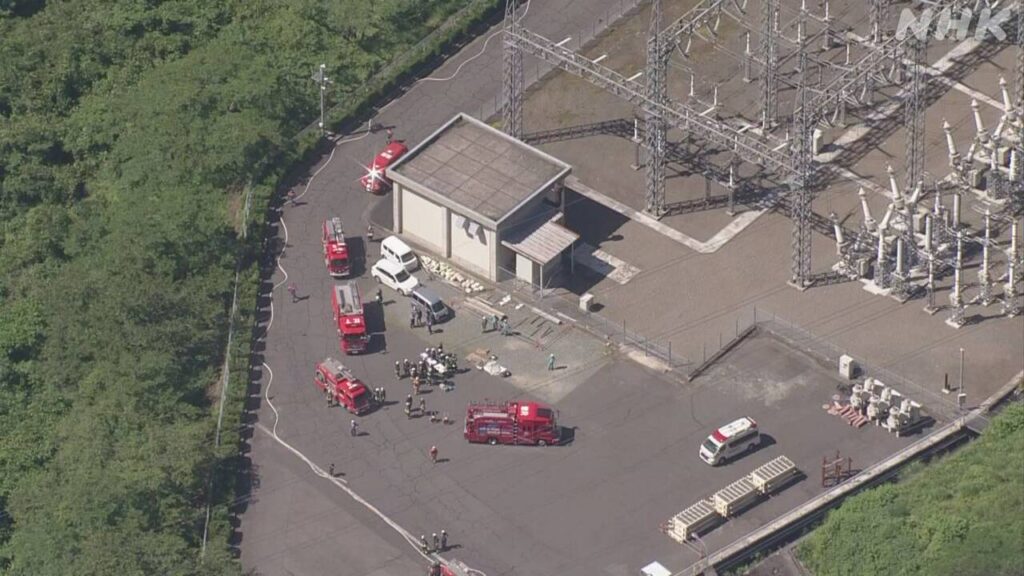 鳥取 江府町 水力発電所で火災 約4時間後に鎮火 作業員2人けが - nhk.or.jp