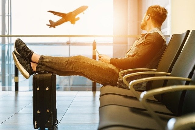 ルーマニアで準備された最後の1時間：手荷物、小さなスーツケース、最大10 kg  - 飛行機チケットの価格に強制的に含まれる