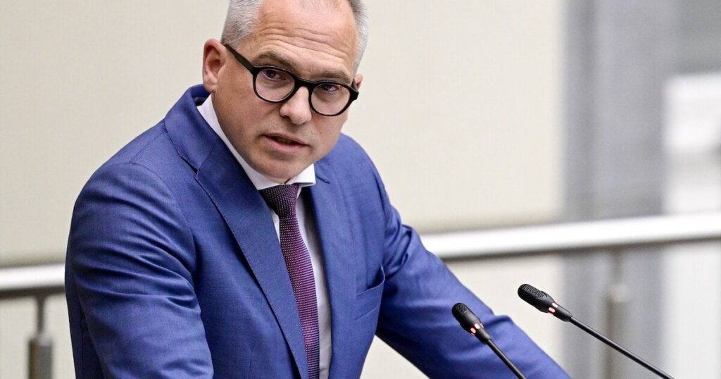 ダイペンデーレ首相（N-VA）生活手当の大臣について：「私は底への人種に参加していません」
