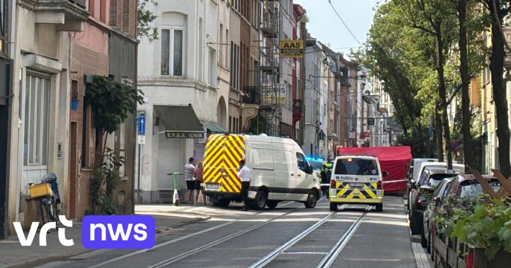 少女はアントワープの警察チームによる衝突の後に亡くなりました