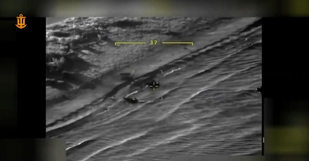 ウクライナ海軍は、ハーソン海岸沖の部隊を運ぶロシアの黒海艦隊のボートを破壊します。