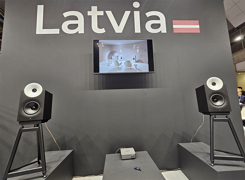 LifTe北欧の暮らし 6月18日〜20日まで東京ビッグサイトで開催されていた「インテリアライフスタイル展2025」で展示されていたラトビアのオーディオブランドAretaiアレタイのスピーカー