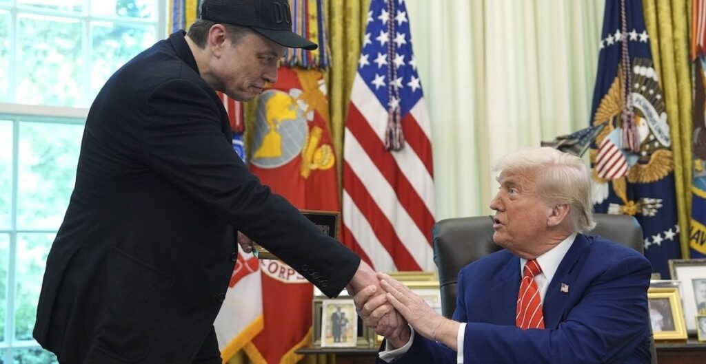 トランプとムスクの間で彼はすでに傷ついています - ポスト