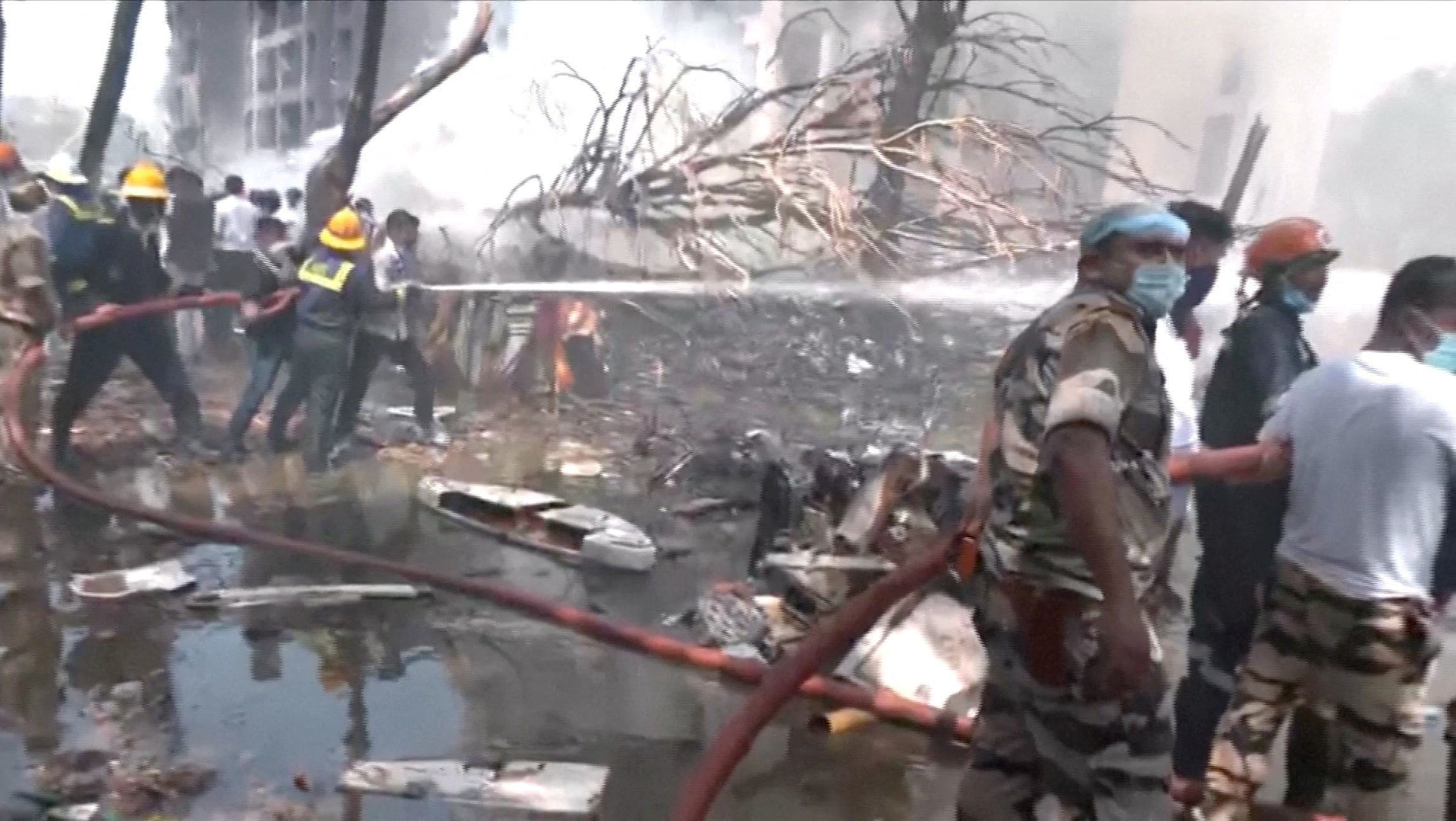 英国行きエア・インディア機が墜落、西部アーメダバード　242人搭乗