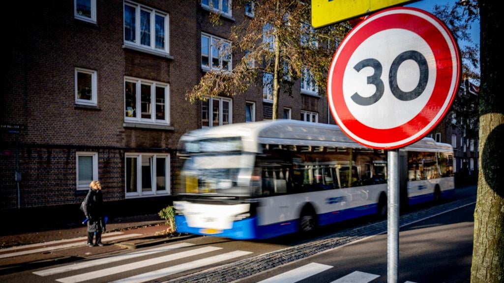 最大速度を30 km/hに下げた後、アムステルダムの交通事故を「強力に減少させる」