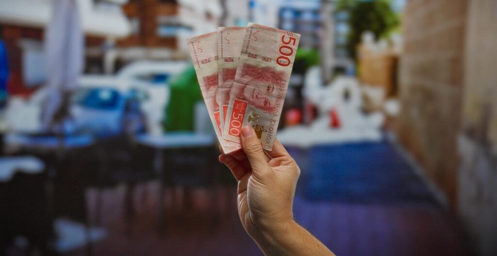 王冠は今年世界で最高の大規模な通貨でした