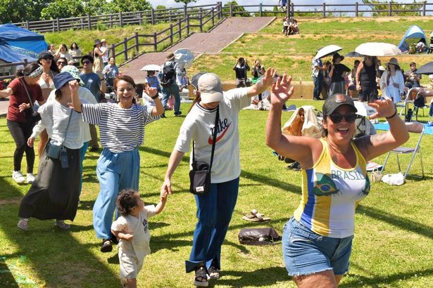 踊り、音楽で異文化交流　ブラジル・ラテンフェスうるま