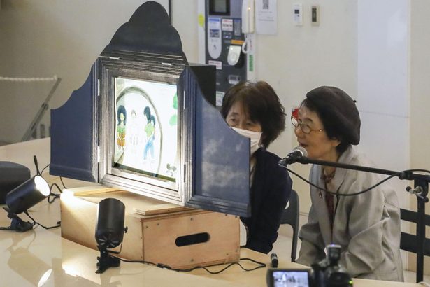 自作紙芝居で　「平和語り継ぐ」　長崎被爆者、活動４０年展