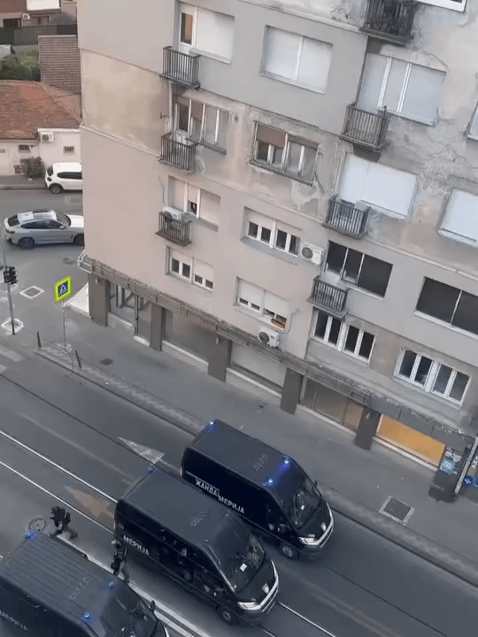 セルビア人警察は（ただし、自由に抱くデモ参加者への運転）を推進しますが、ヨーロッパの指導者は現在の出来事についてどのようにコメントしますか？ acab