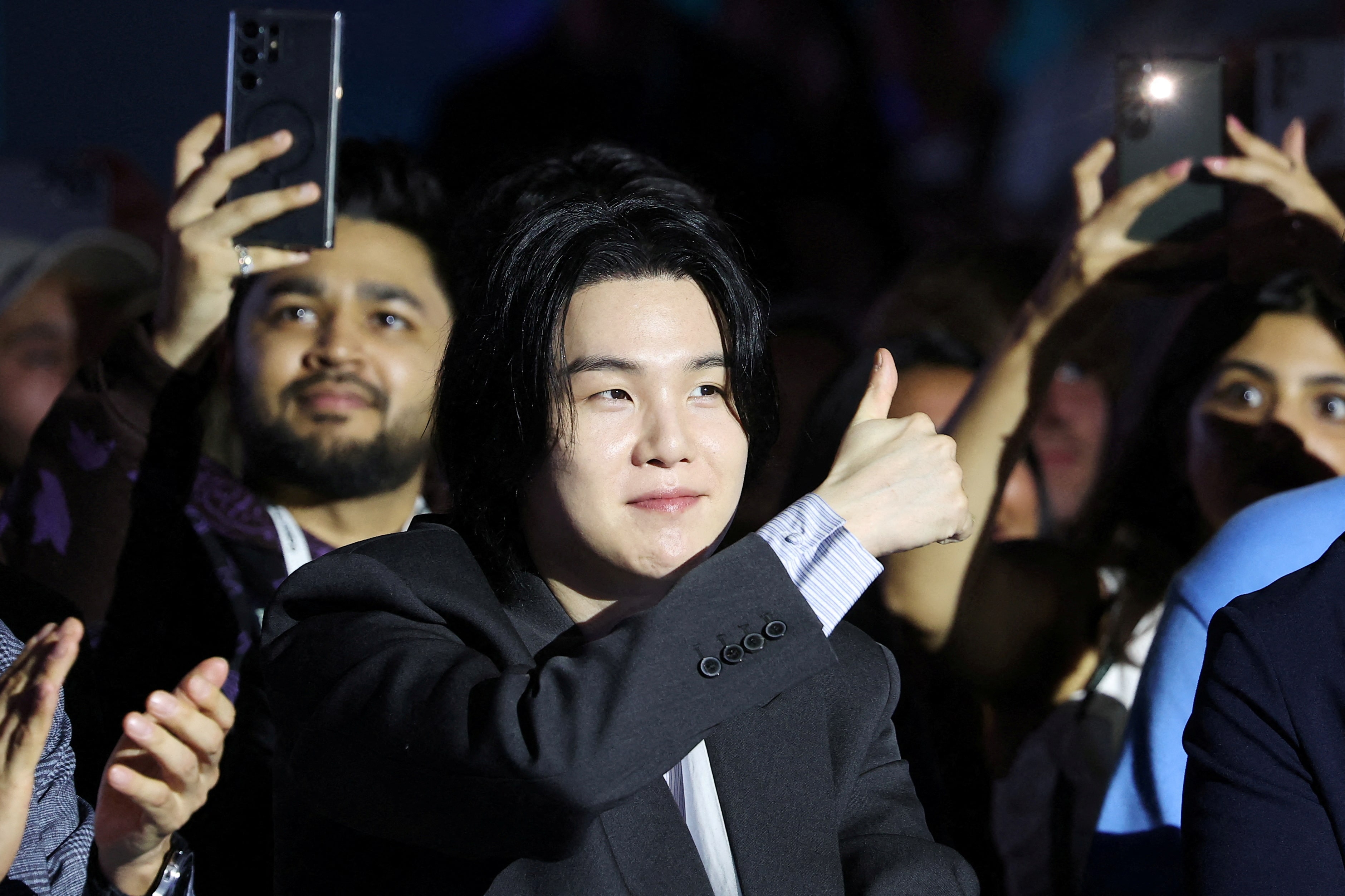 ＢＴＳのシュガさんが韓国軍除隊、7人全員が兵役終える