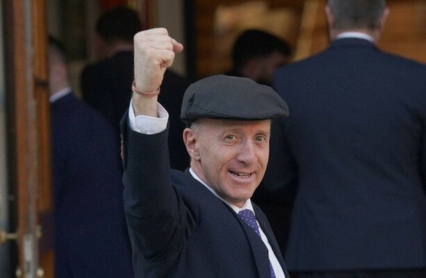 マイケルヒーリーレイの不動産会社ネット€465Kウクライナのゲストハウス宿泊施設からの利益