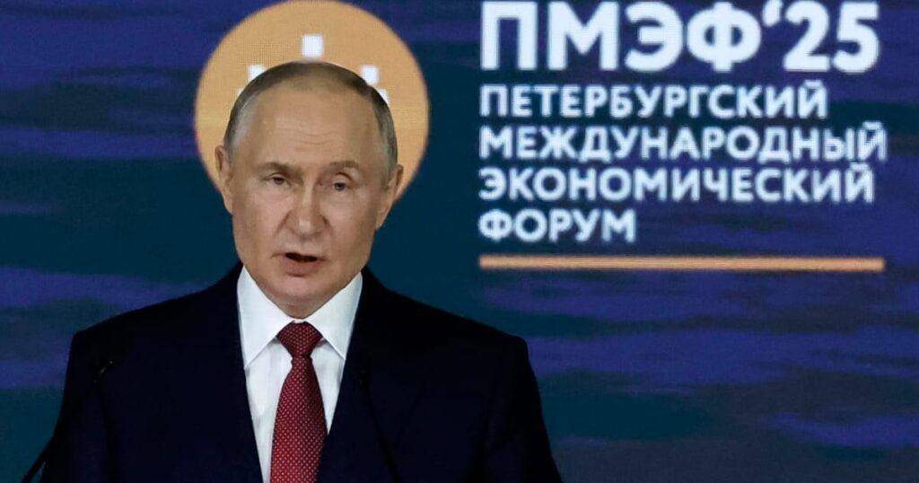 プーチン大統領は、彼の役人に不況を許さないよう警告している。ロシアの指導者は、サンクトペテルブルク国際経済フォーラム中に、不況は「いかなる状況でも許可されない」と述べた。